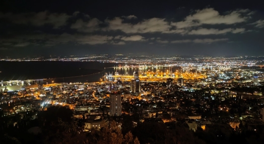 מפרץ חיפה בלילה